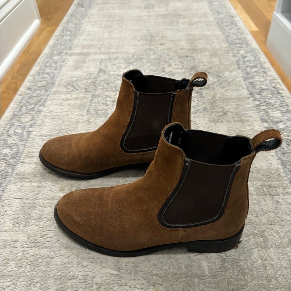 Thursday Chelsea boots in Cognac Suede - Size 6.5 W